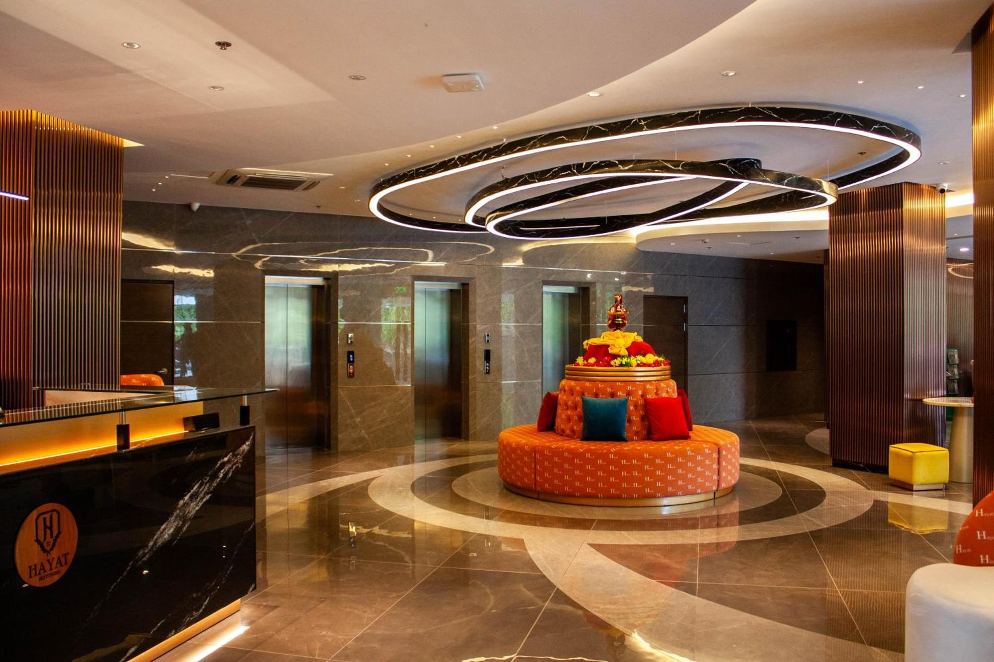 Hayat Sky Towers Hotel Cebu Exterior photo