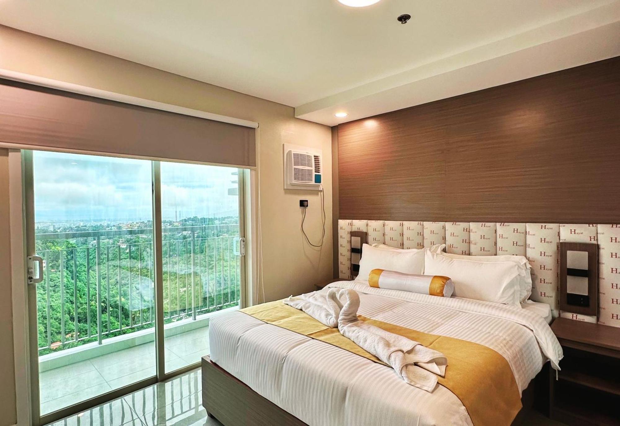 Hayat Sky Towers Hotel Cebu Exterior photo