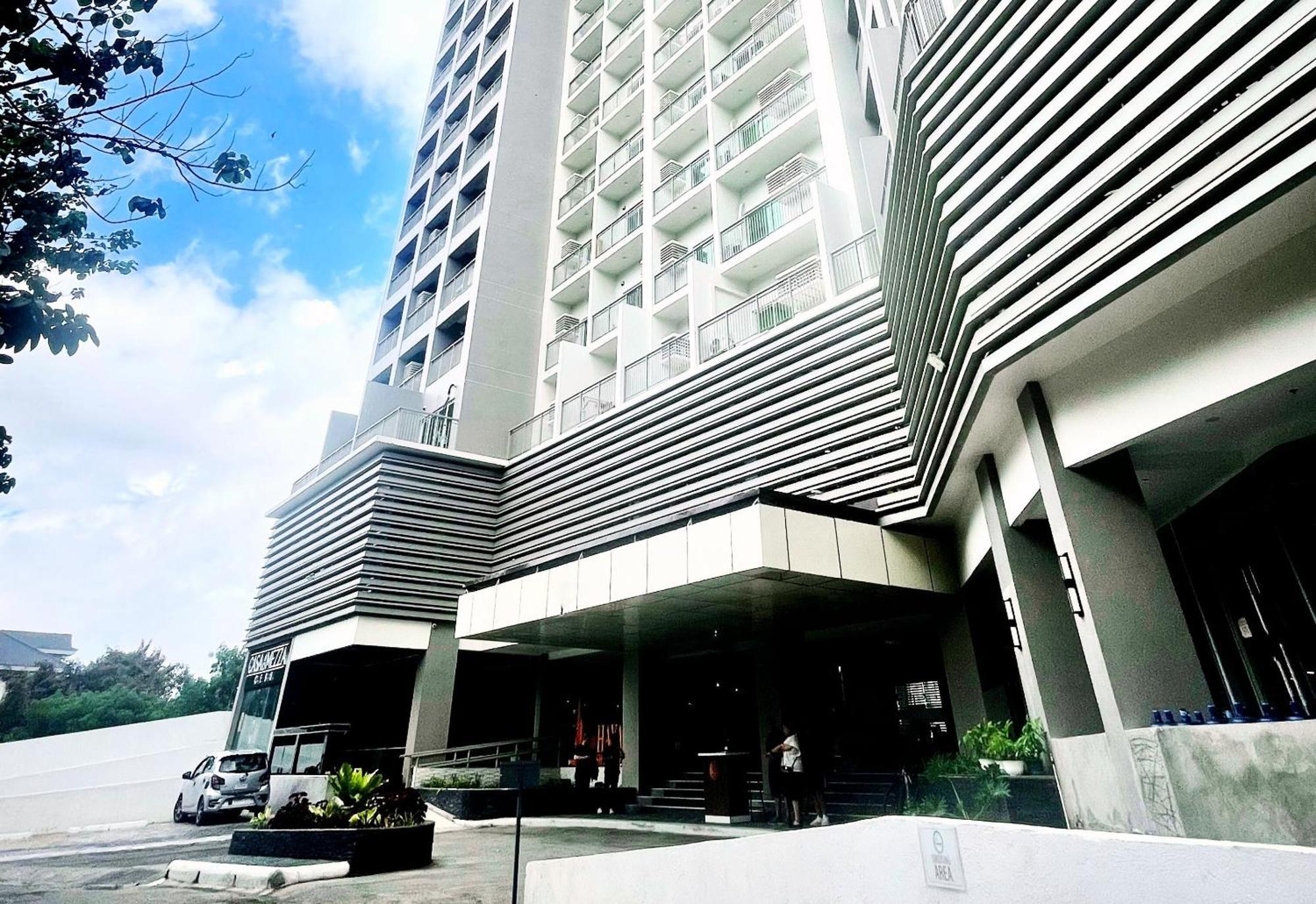 Hayat Sky Towers Hotel Cebu Exterior photo